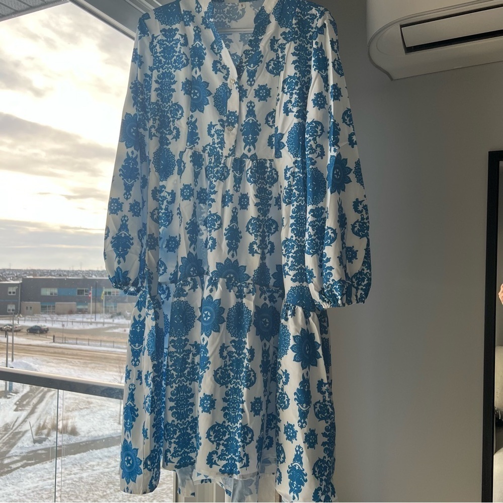 NWT Women Floral print Lantern sleeve Ruffle Hem Dress, Blue,White,Flowy - Picture 3 of 16